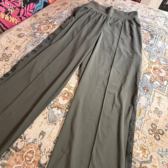 Athleta Nolita Wide Leg Pants Army Green Outdoor Athletic Gym Yoga Pant Size 10 - Picture 4 of 13
